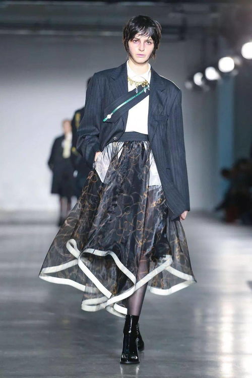 解与构的嬗变 解构主义如何重塑服装的形态与意义