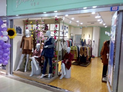 品牌女装批发优选 海容服装店，专业厂家直供优惠供应